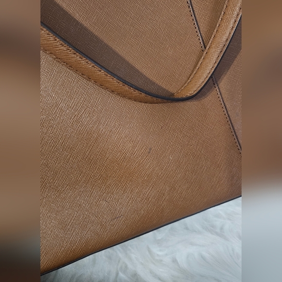 Michael Kors Tan Tote Bag and Wallet Set - Picture 5 of 9